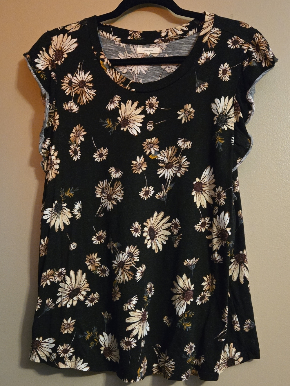 Maurices Black Short Sleeve Floral Tee with Cream Daisies